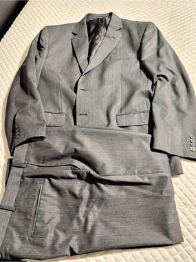 Stafford Essentials Gray Suit